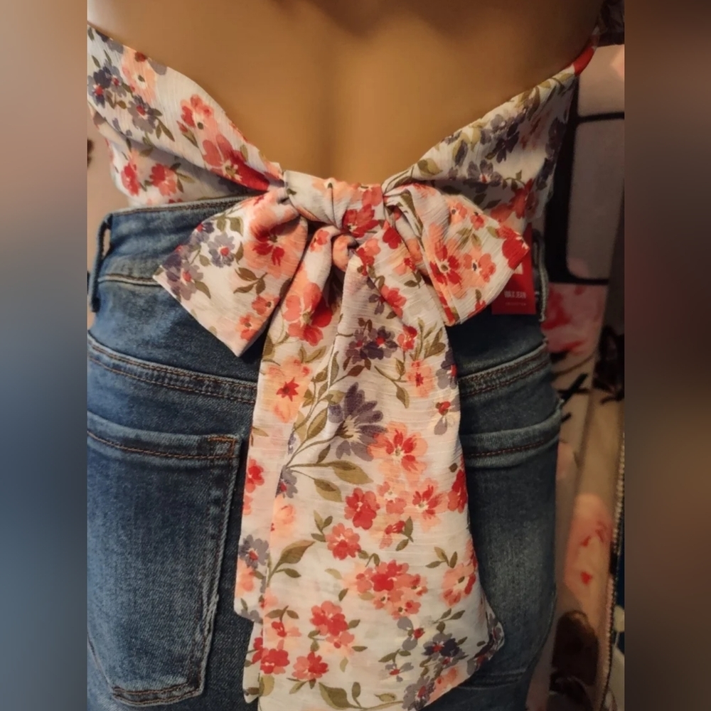 Floral Crisscross Crop Top Size Small - Picture 3 of 8